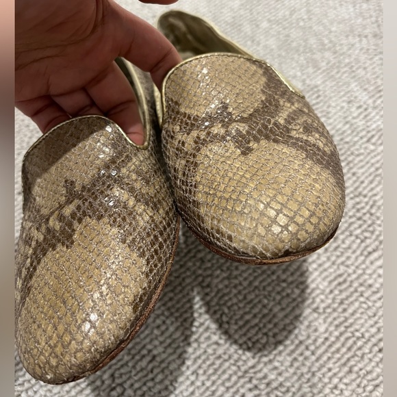 COACH Carrie Animal Snake Print Leather Loafer Flat Shoe Gold Metallic Lizard 7 - Picture 8 of 9